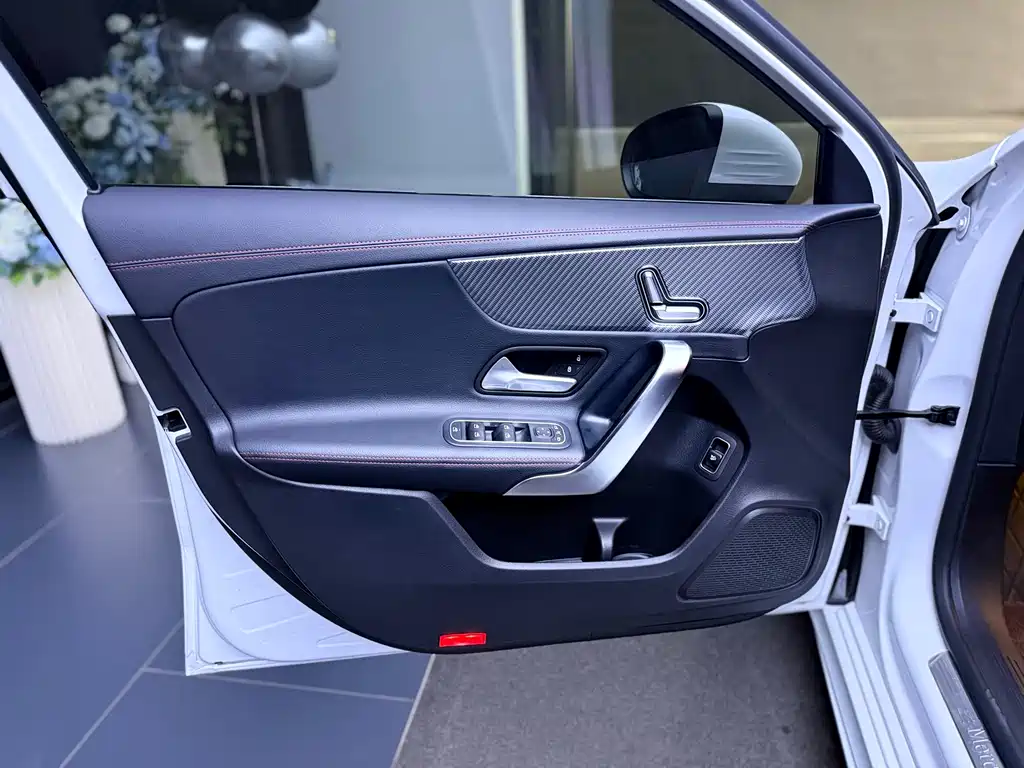 Mercedes-Benz A-Class — миниатюра 3