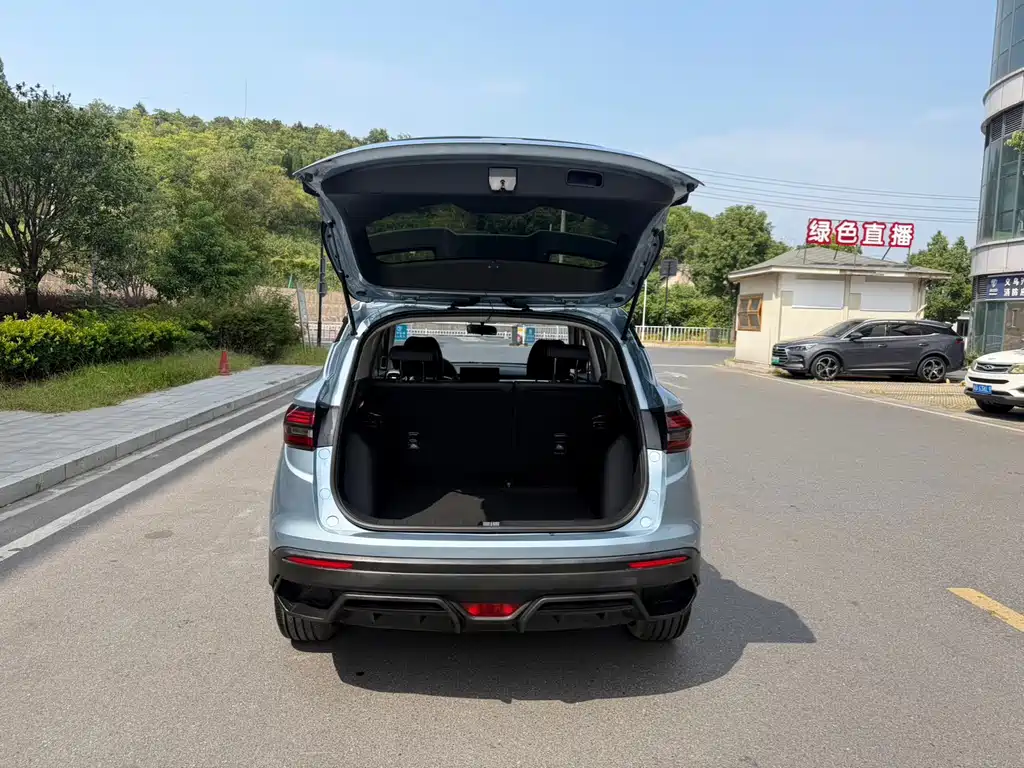 Geely Binyue — миниатюра 17