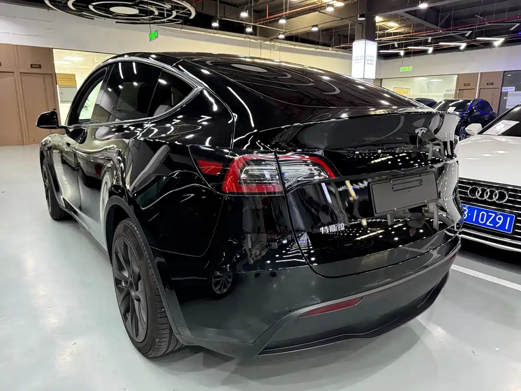 Tesla Model Y — миниатюра 14