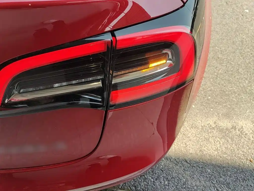 Tesla Model 3 — миниатюра 8