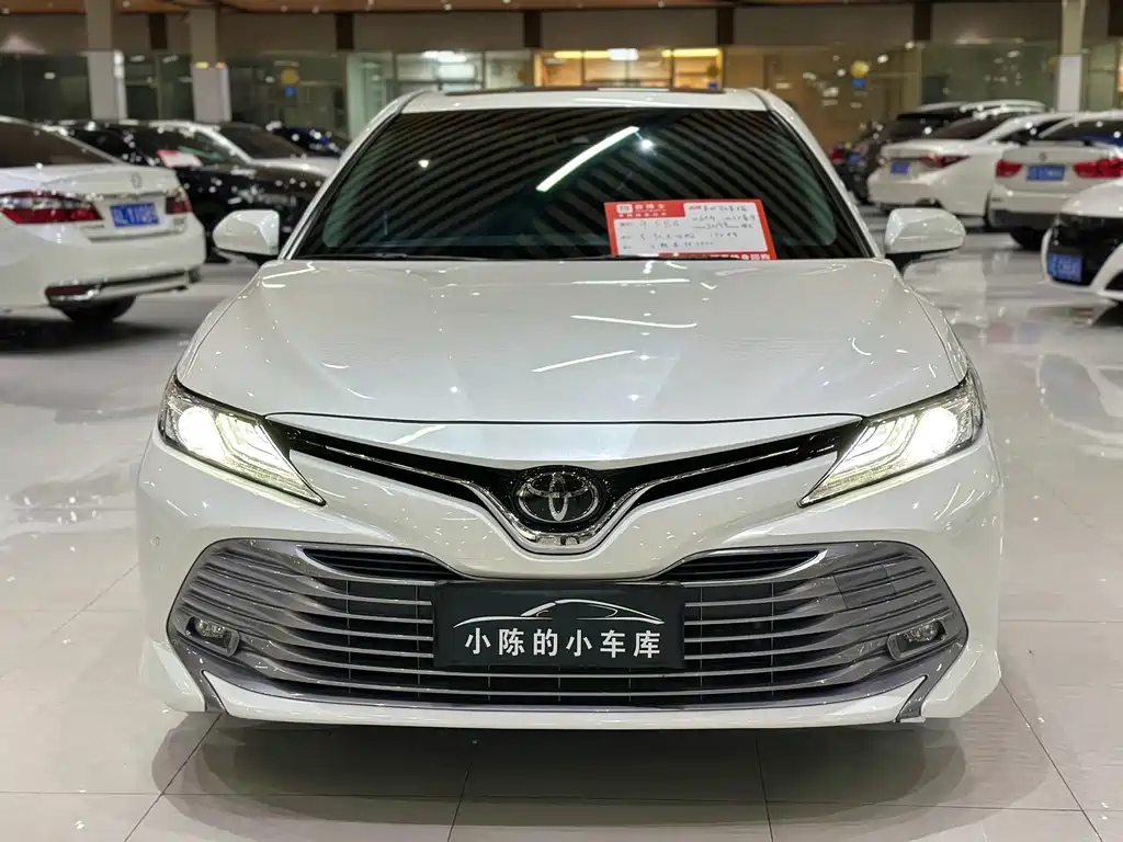 Toyota Camry — миниатюра 2