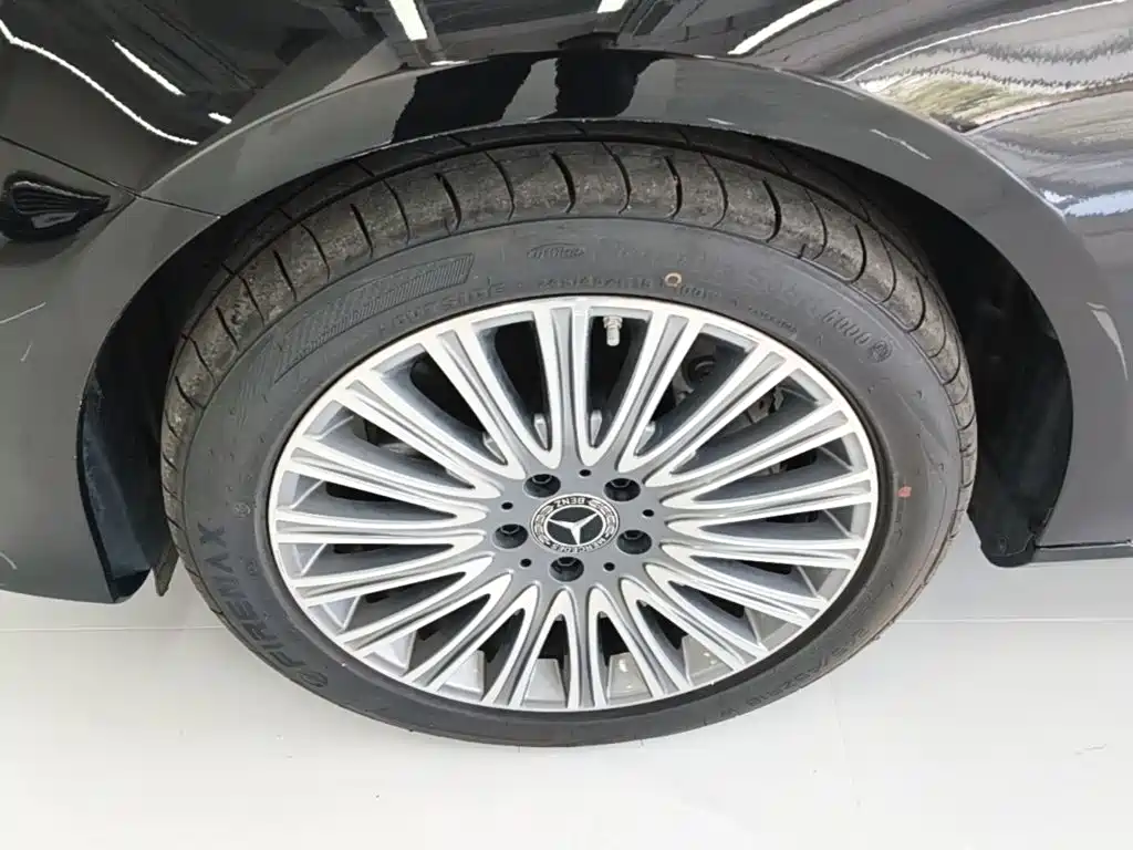 Mercedes-Benz E-Class — миниатюра 23