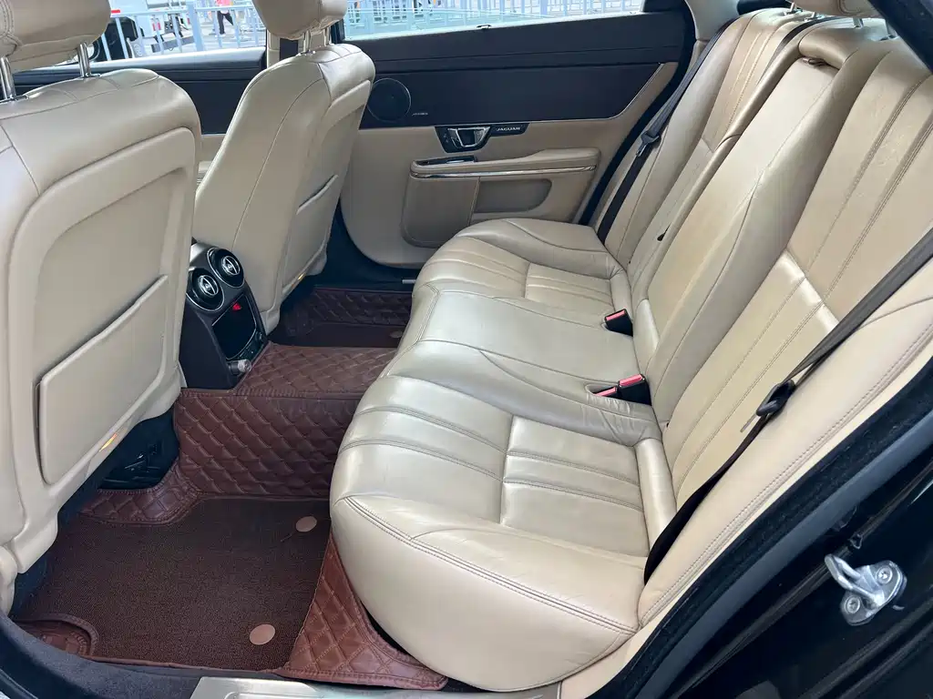Jaguar XJ — миниатюра 11