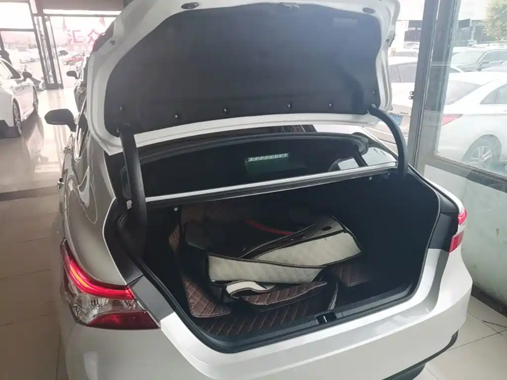 Toyota Camry — миниатюра 19