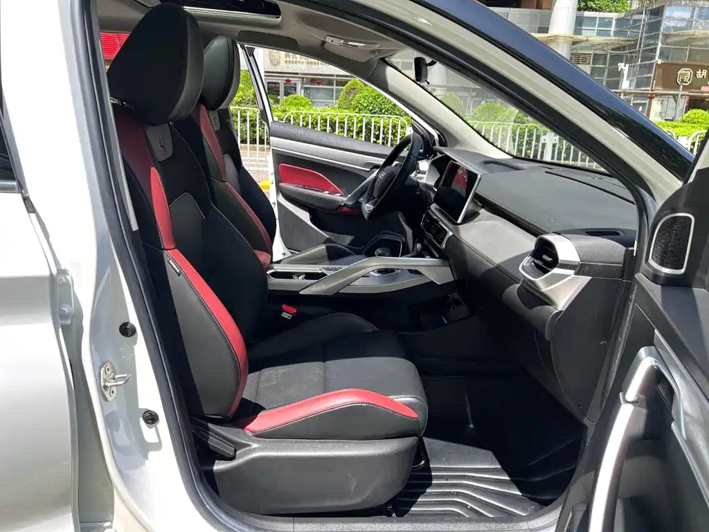 Geely Binyue — миниатюра 8