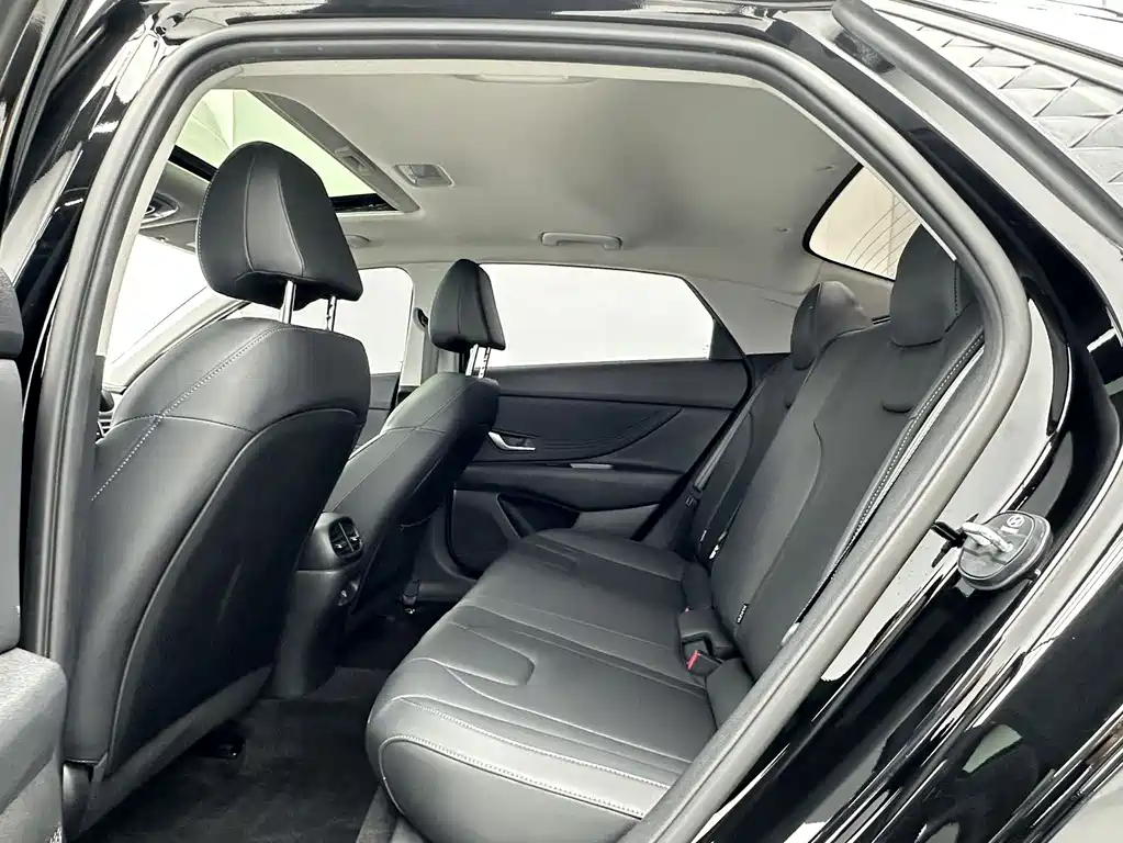Hyundai Elantra — миниатюра 5