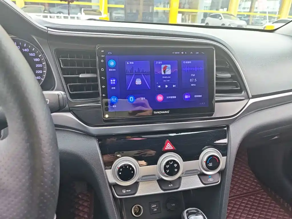 Hyundai Elantra — миниатюра 13