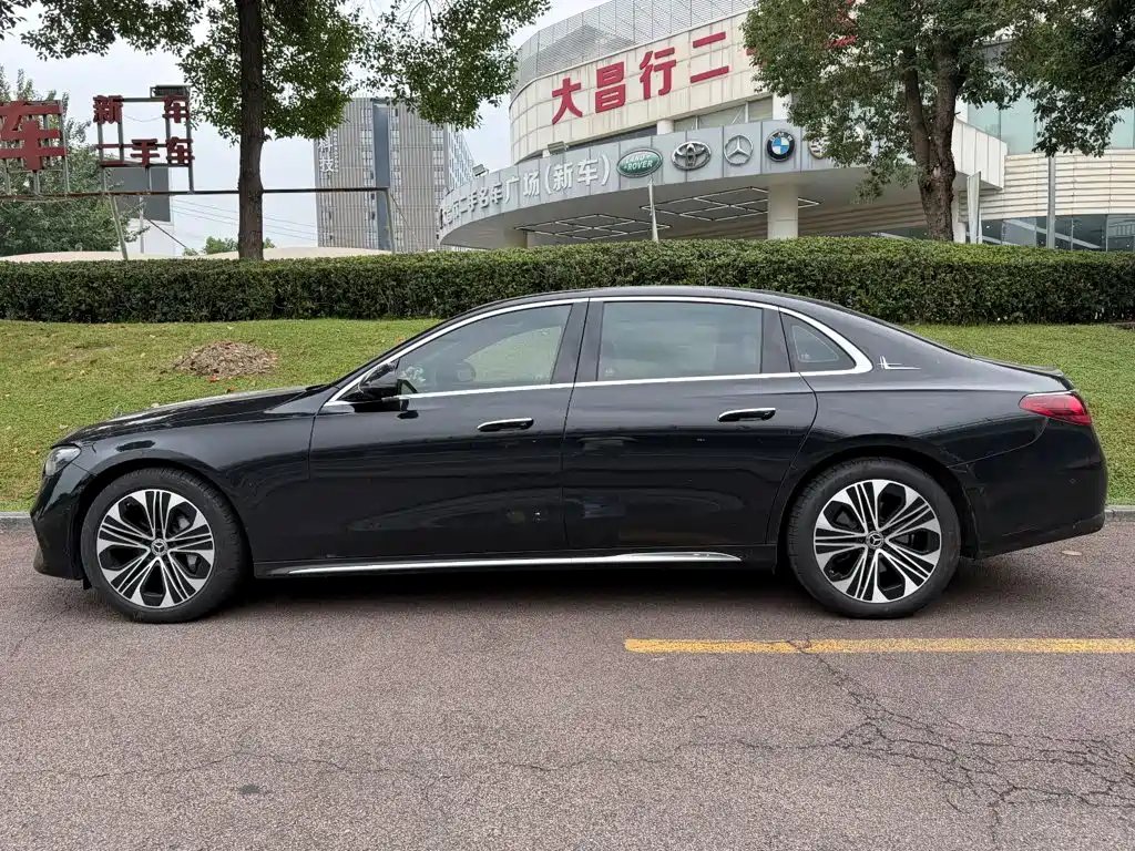 Mercedes-Benz E-Class — миниатюра 3