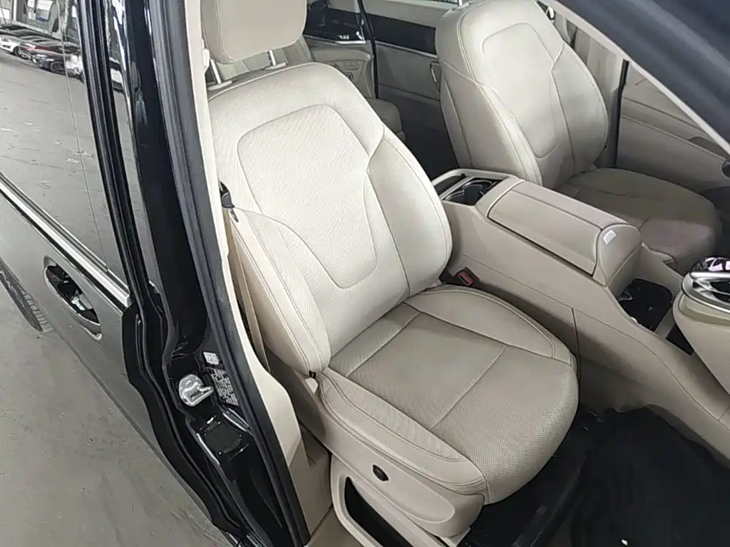 Mercedes-Benz V-Class — миниатюра 25