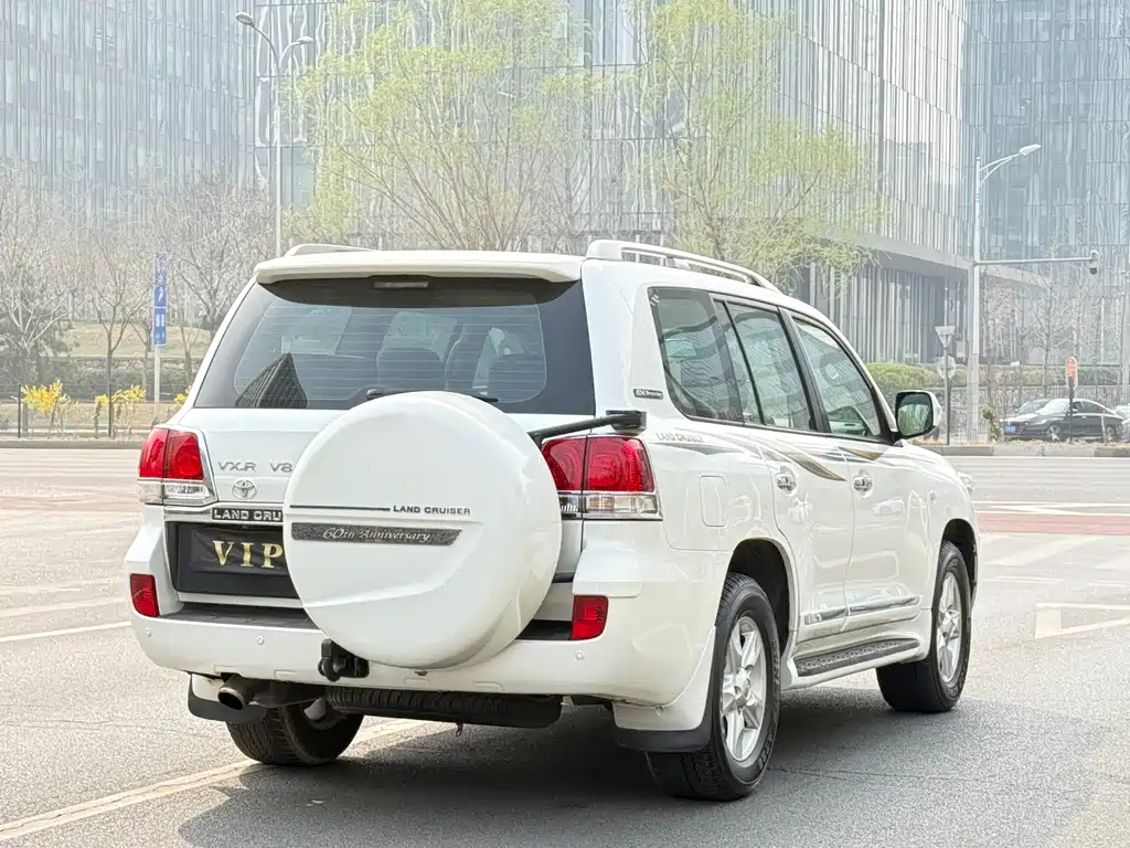 Toyota Land Cruiser 2011 5.7L