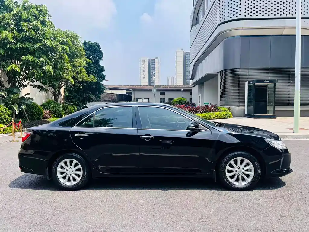 Toyota Camry — миниатюра 12