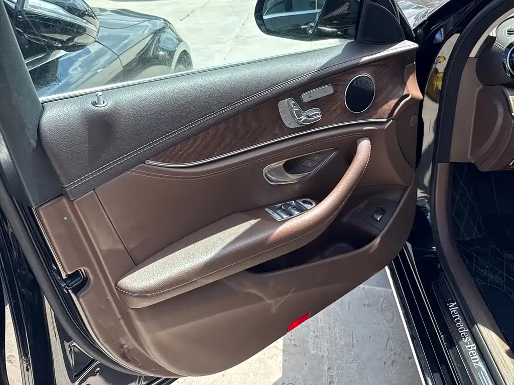 Mercedes-Benz E-Class — миниатюра 6