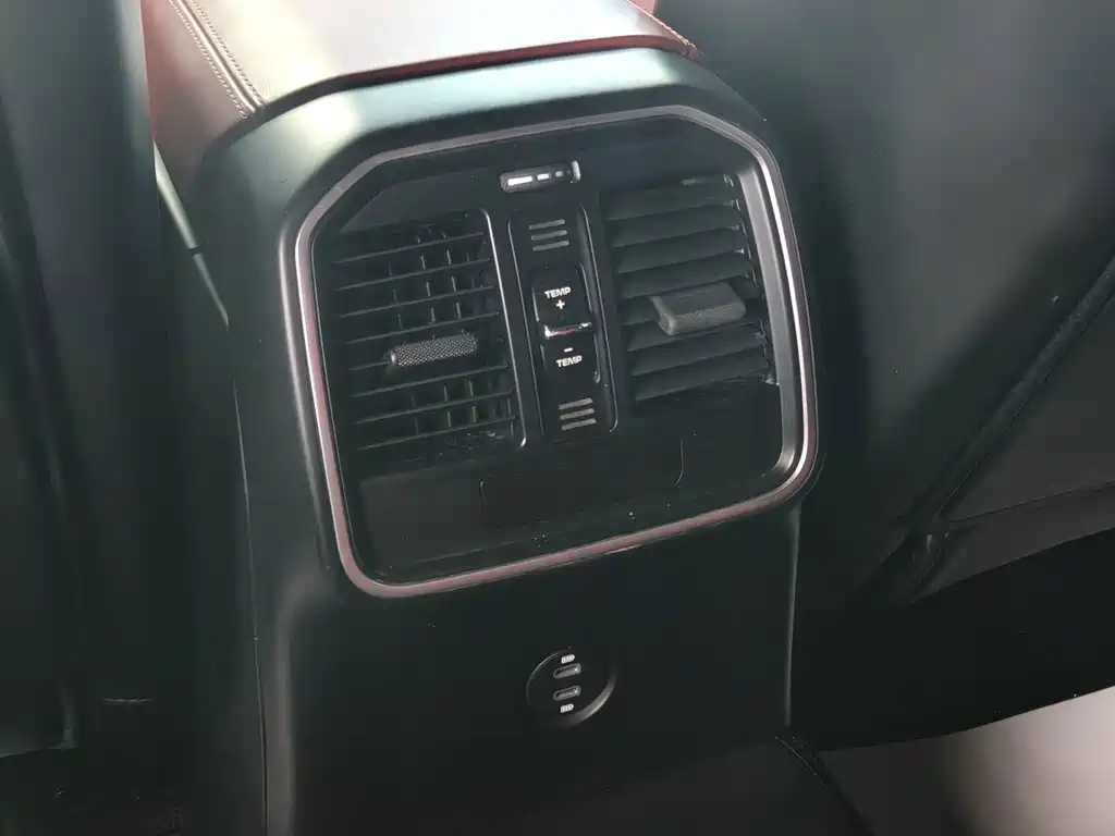 Porsche Macan — миниатюра 14