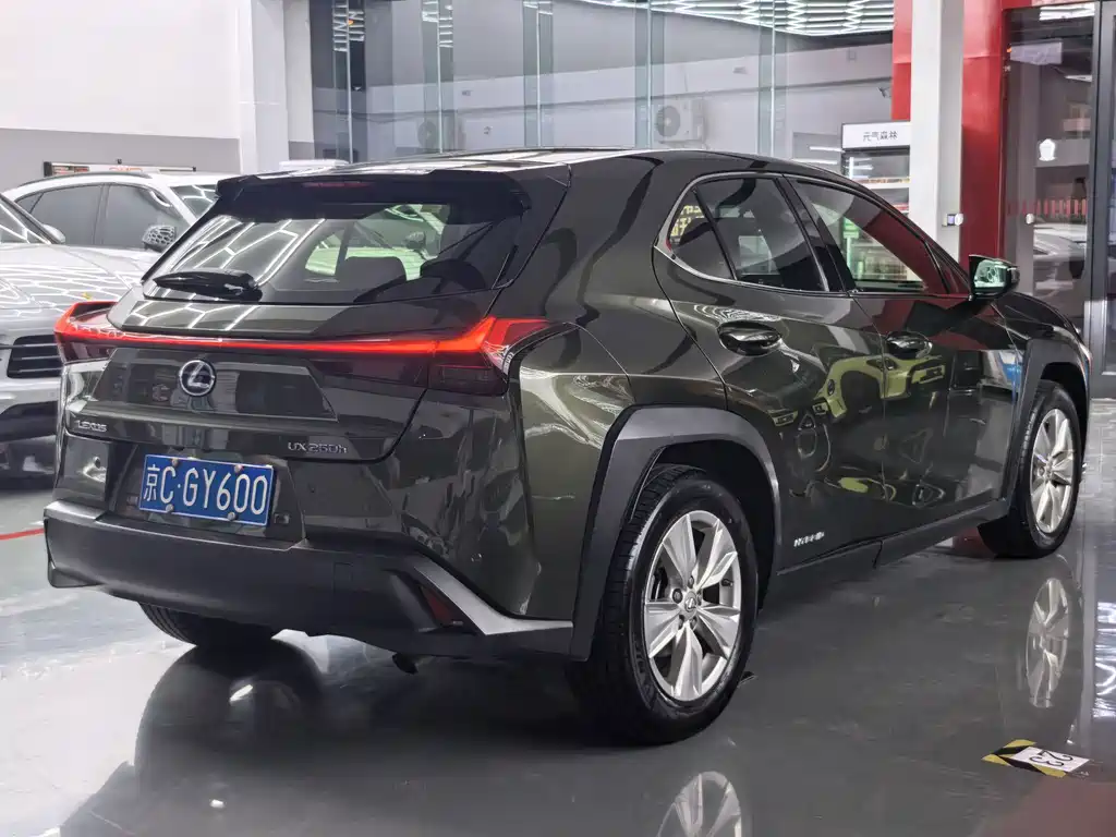 Lexus UX — миниатюра 7