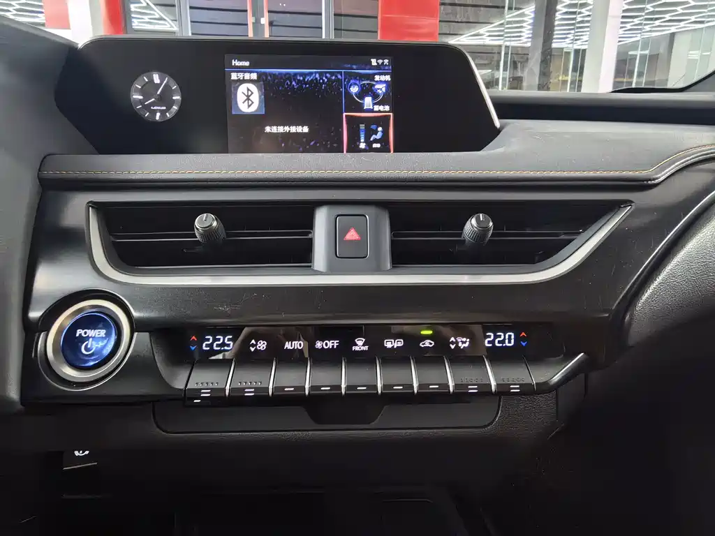 Lexus UX — миниатюра 18