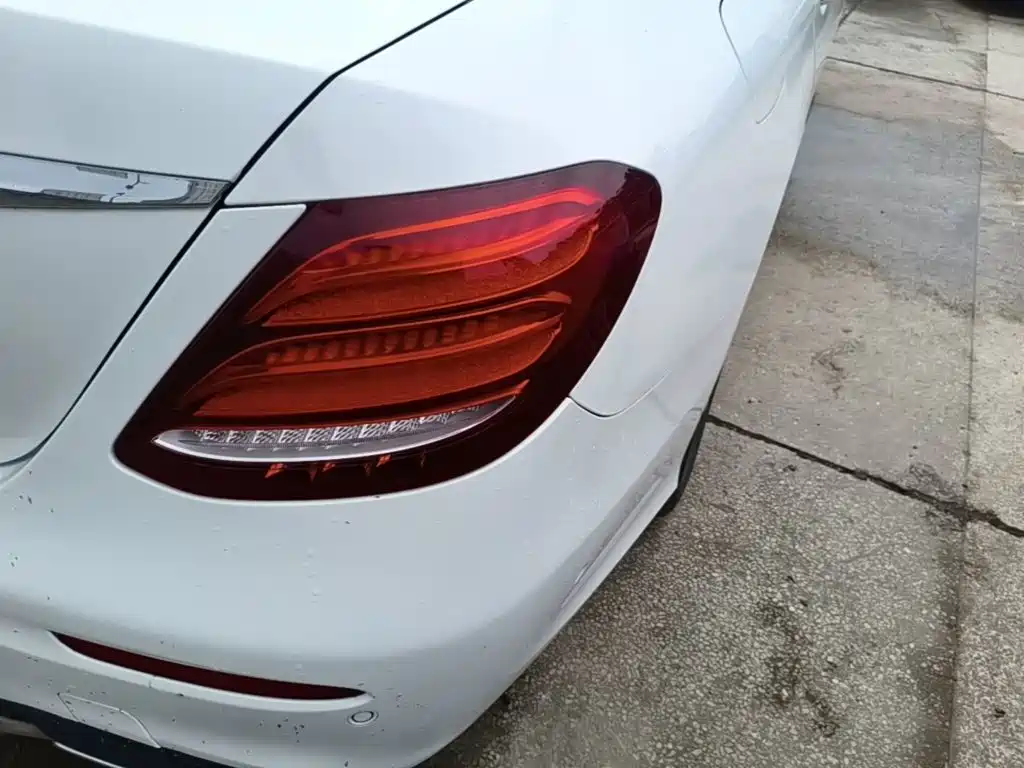 Mercedes-Benz E-Class — миниатюра 8