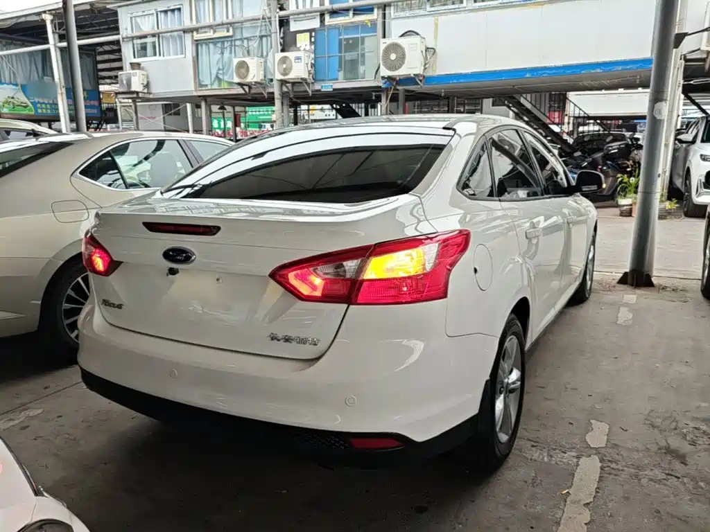 Ford Focus — миниатюра 7