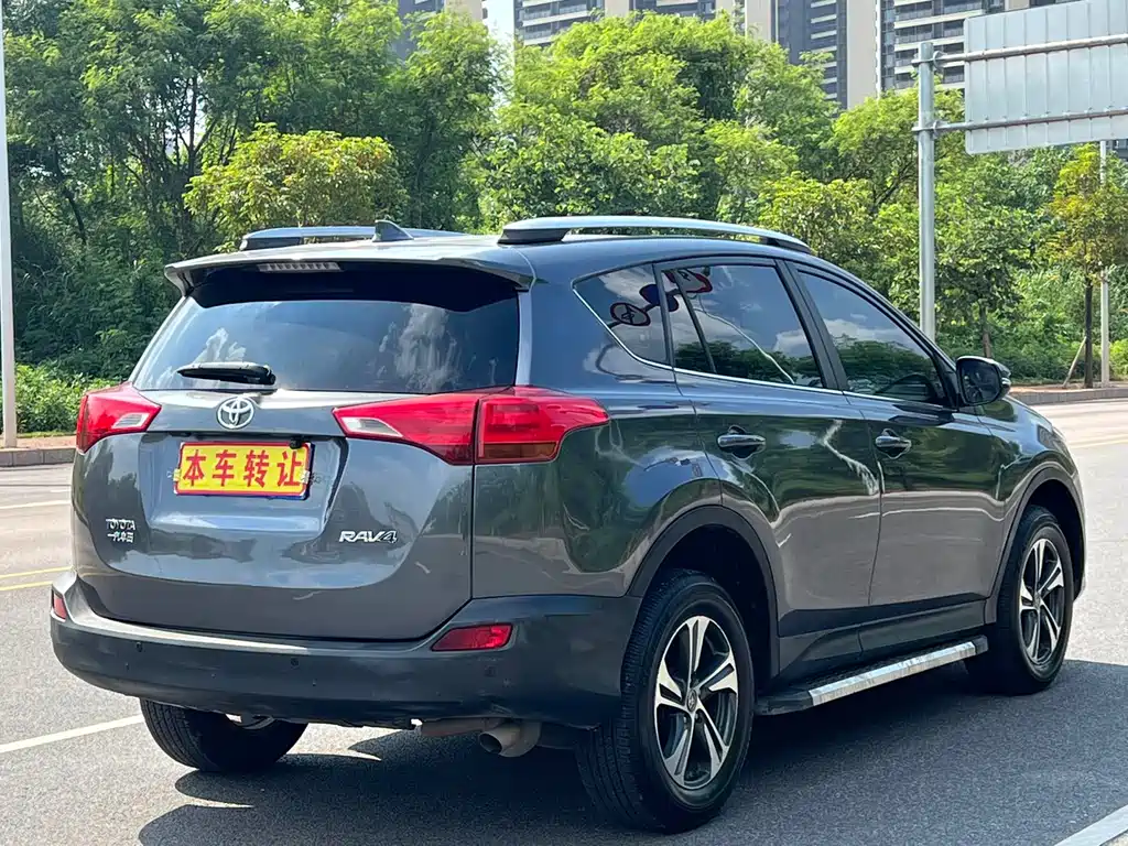 Toyota RAV4 — миниатюра 5