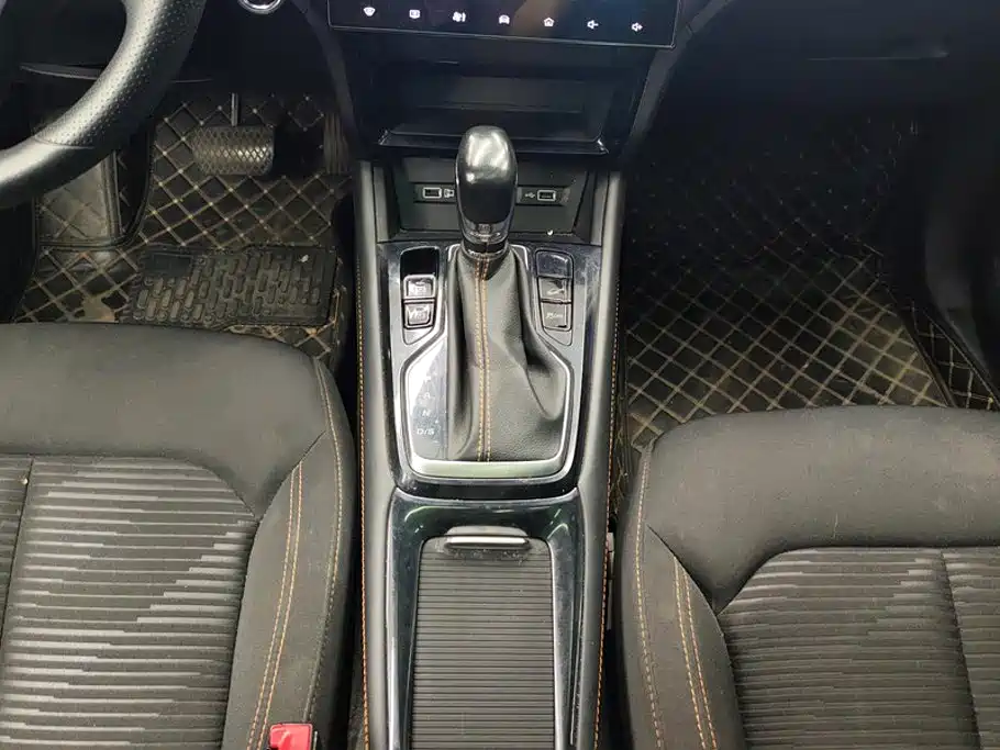 Roewe RX3 — миниатюра 16