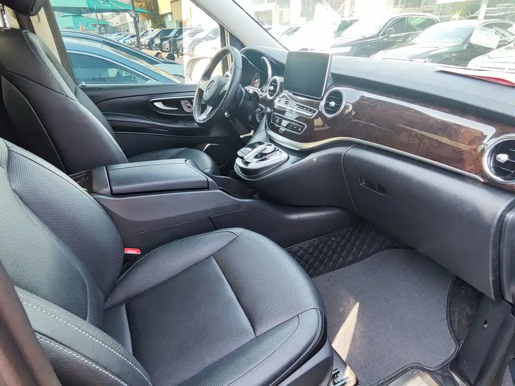 Mercedes-Benz V-Class — миниатюра 16