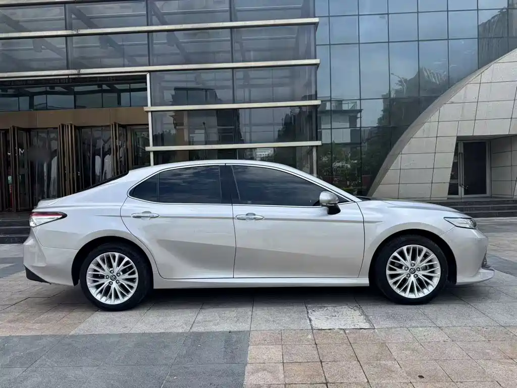 Toyota Camry — миниатюра 9