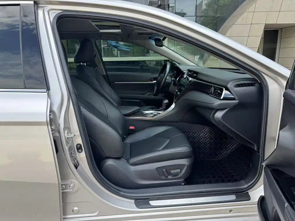 Toyota Camry — миниатюра 23