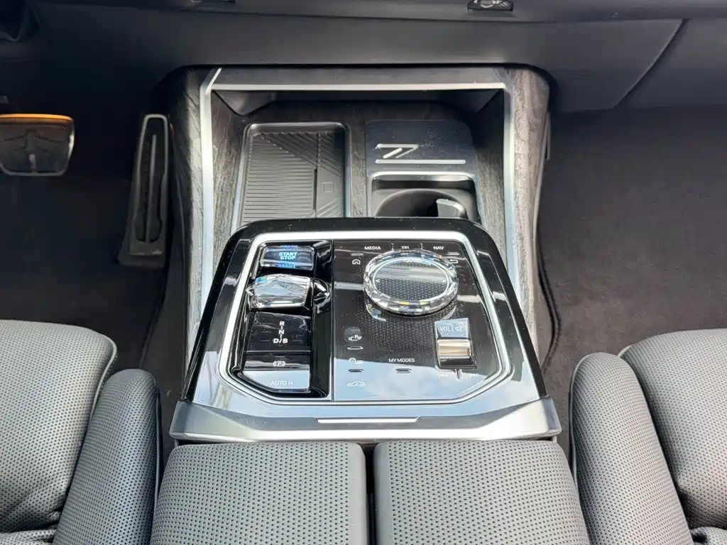 BMW i7 — миниатюра 13