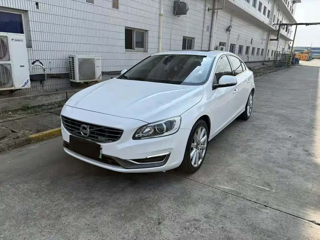 Volvo S60 PHEV — миниатюра 3
