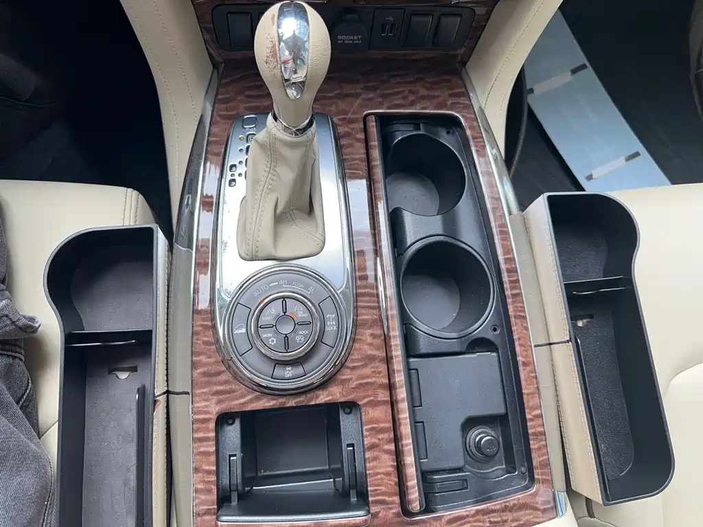 Nissan Patrol — миниатюра 13