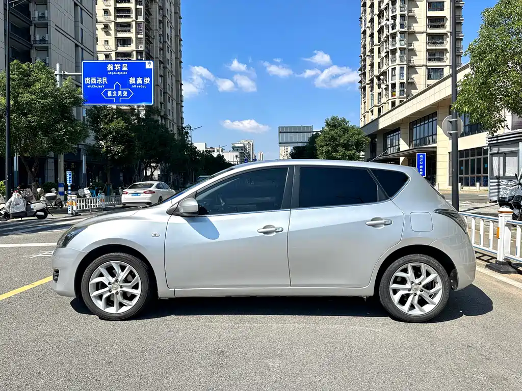 Nissan Tiida — миниатюра 3