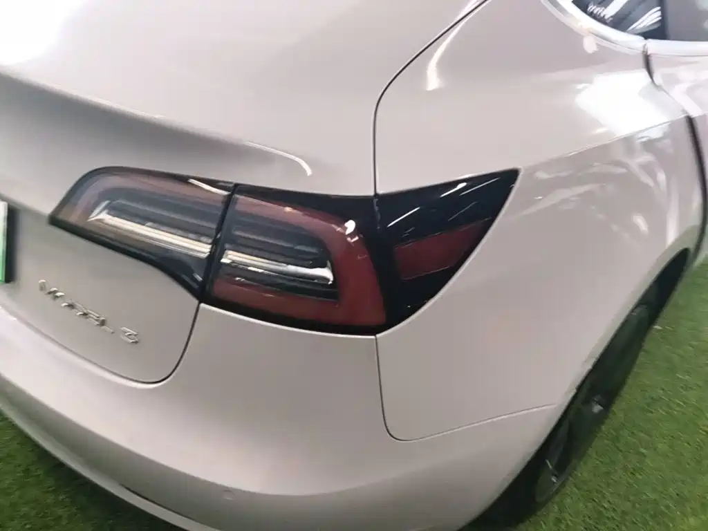 Tesla Model 3 — миниатюра 8