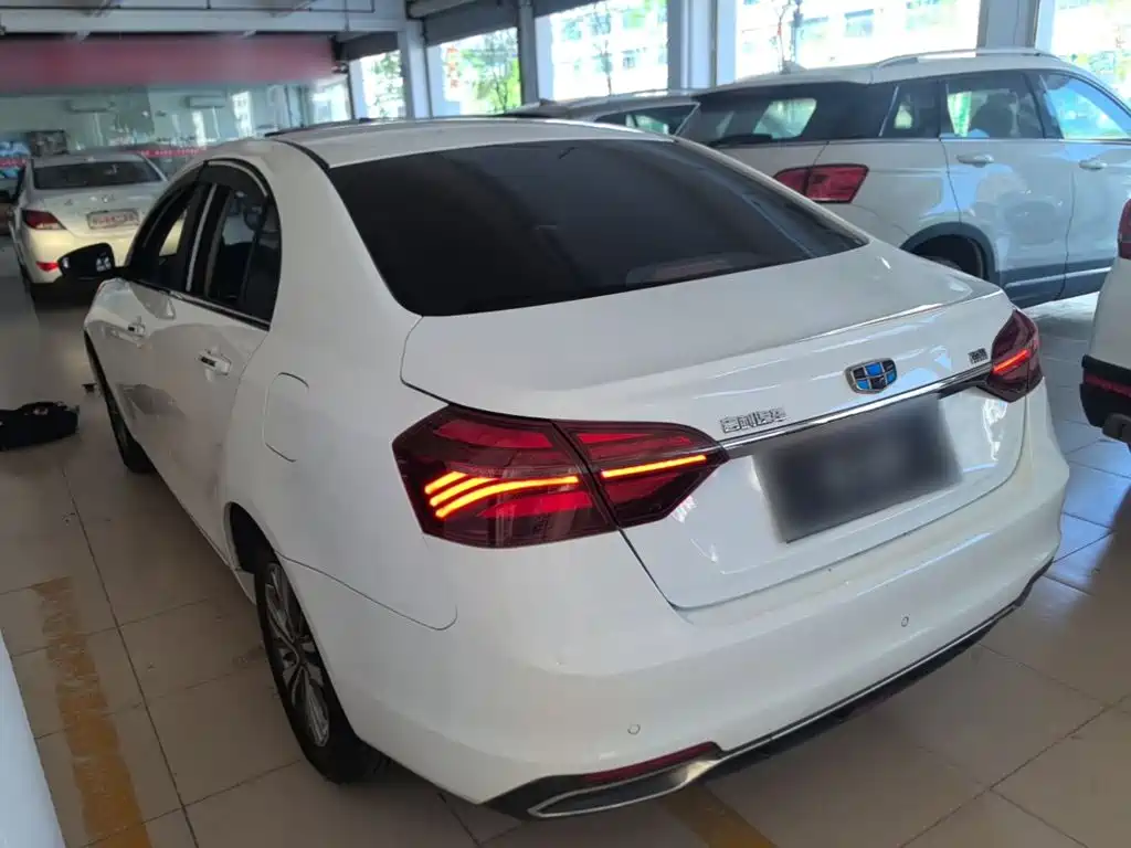 Geely Emgrand — миниатюра 5