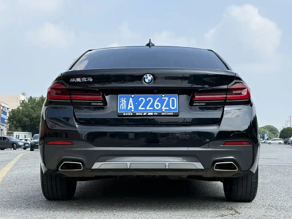 BMW 5 Series — миниатюра 8