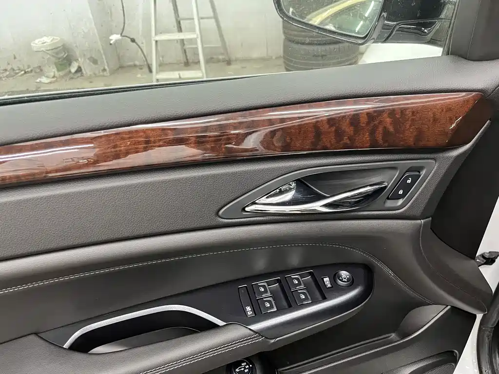 Cadillac SRX — миниатюра 12