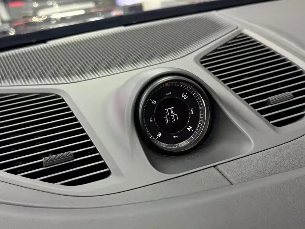 Porsche Cayenne — миниатюра 8