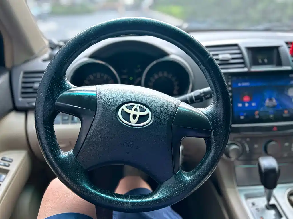Toyota Highlander — миниатюра 10