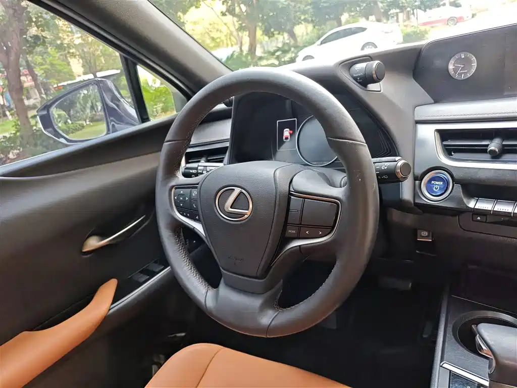 Lexus UX 2020 260h V