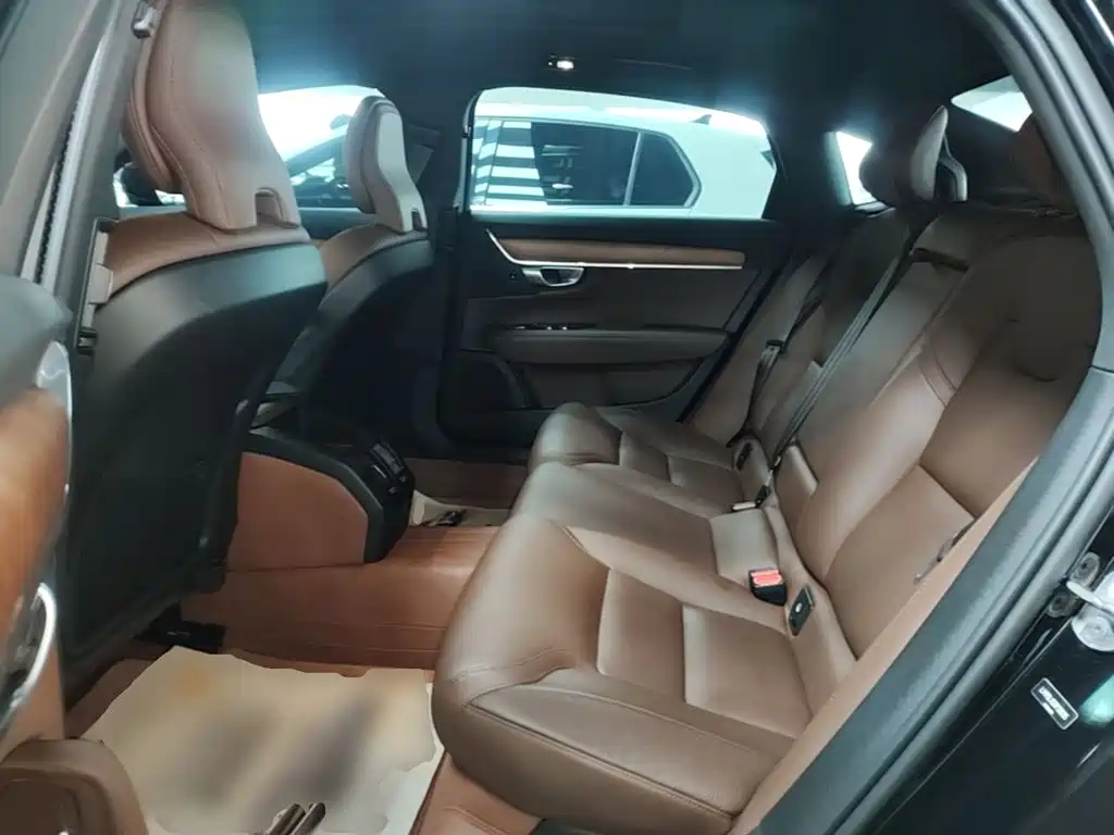 Volvo S90 — миниатюра 17