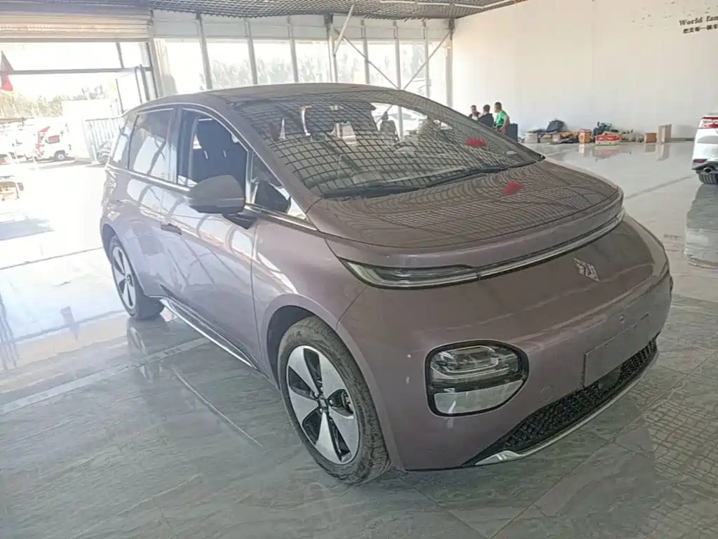 Baojun Yunduo — миниатюра 4