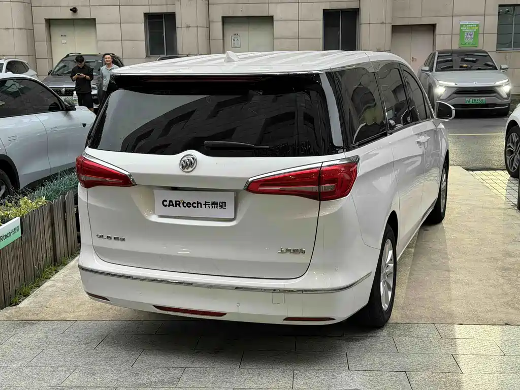 Buick GL8 — миниатюра 2
