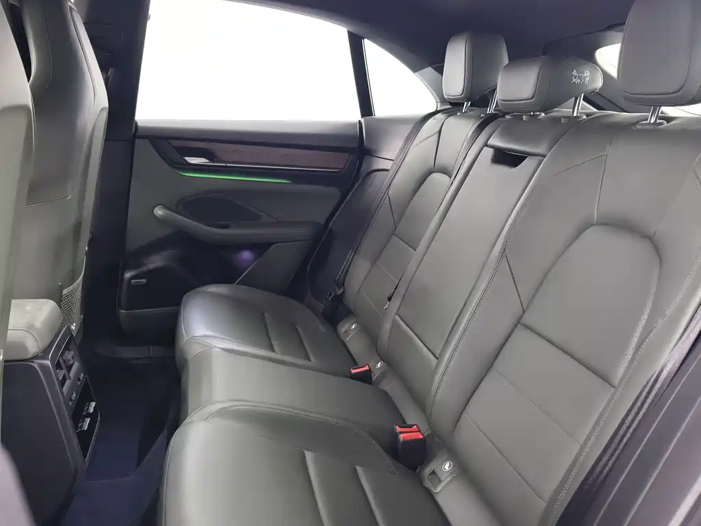 Porsche Macan EV — миниатюра 12
