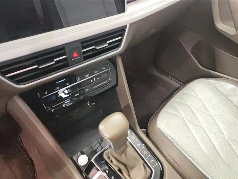 VOLKSWAGEN TIGUAN L NEW ENERGY