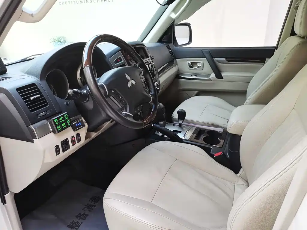 Mitsubishi V97 2019 3.8L GLS