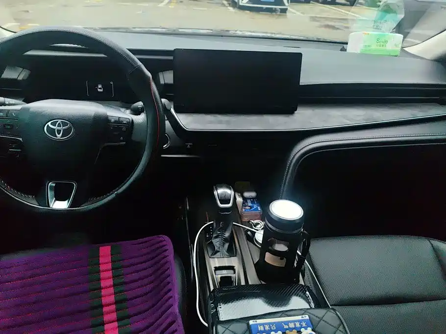 Toyota Camry — миниатюра 12