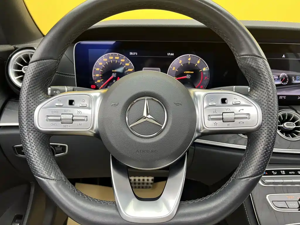 Mercedes-Benz E-Class (Import) — миниатюра 14