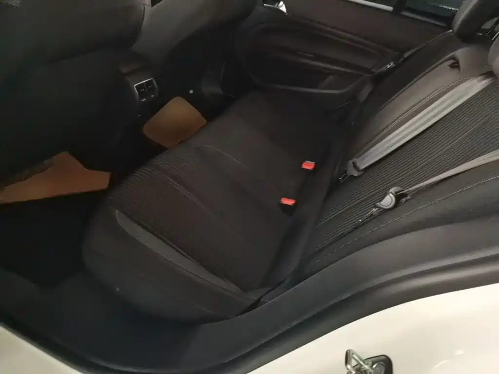 Peugeot 408 — миниатюра 17