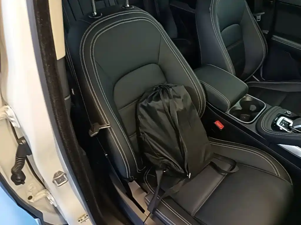 Jaguar E-PACE — миниатюра 25