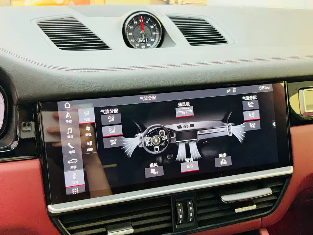 Porsche Cayenne — миниатюра 13