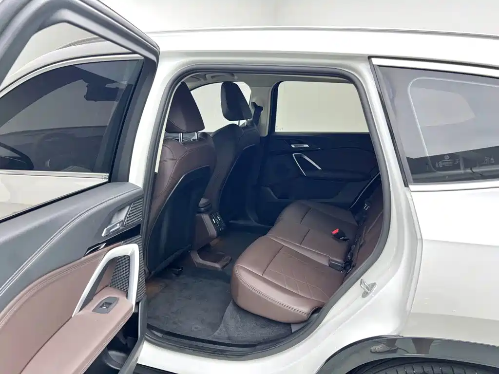 BMW iX1 — миниатюра 11