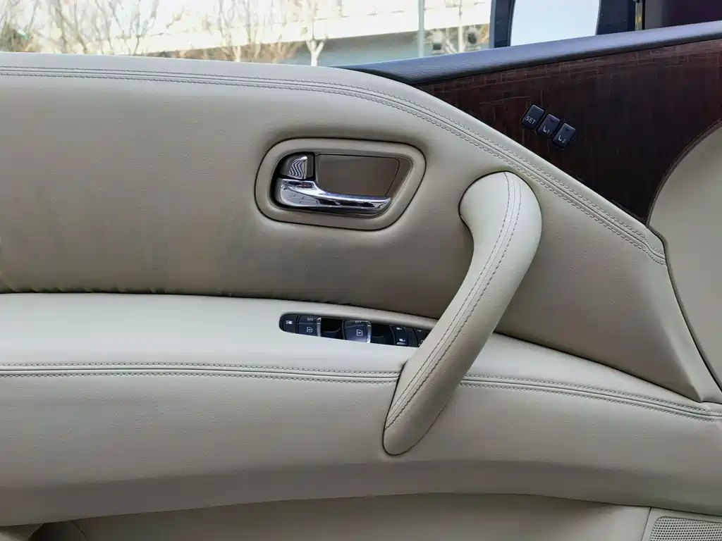 Nissan Patrol 2016 5.6L